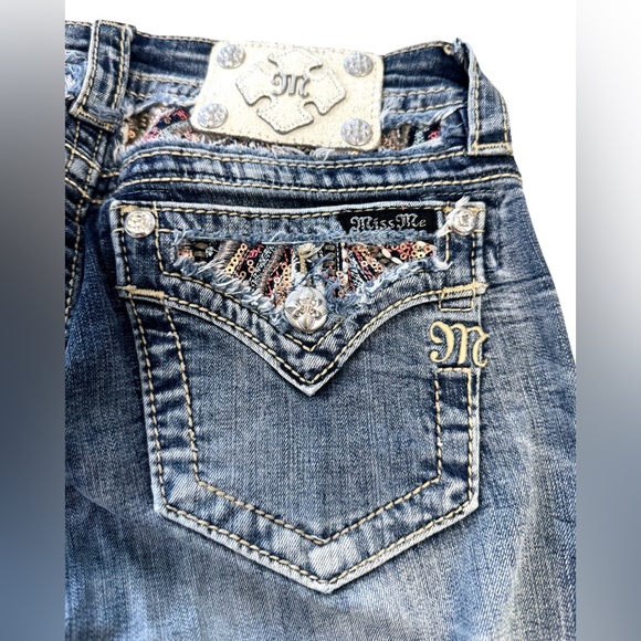 Miss Me Distressed Signature Boot Cut Jeans Size 26 - Picture 3 of 8